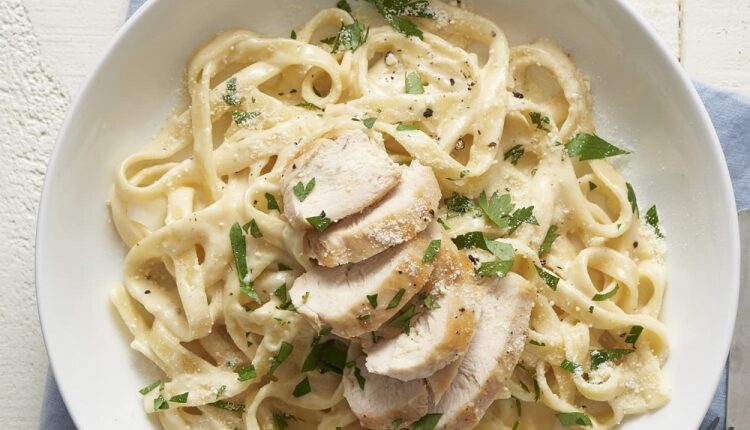 طريقة عمل مكرونة وايت صوص بالفراخ