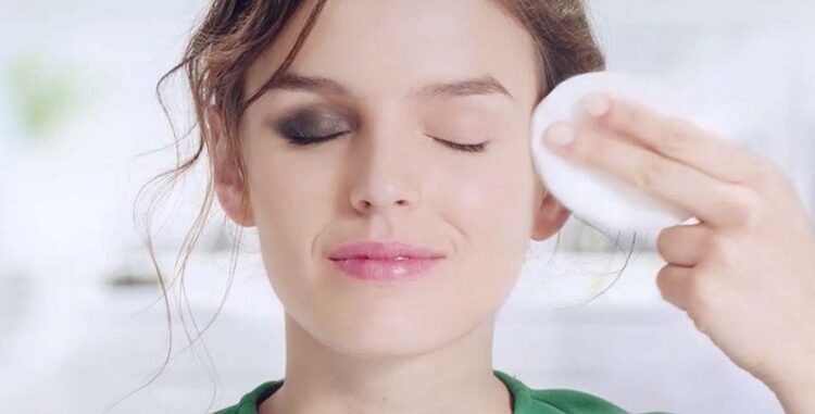 ازالة المكياج