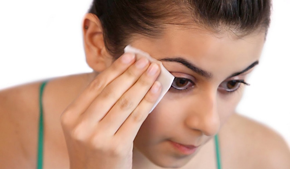 ازالة المكياج