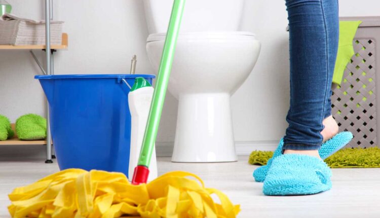 تنظيف الحمام