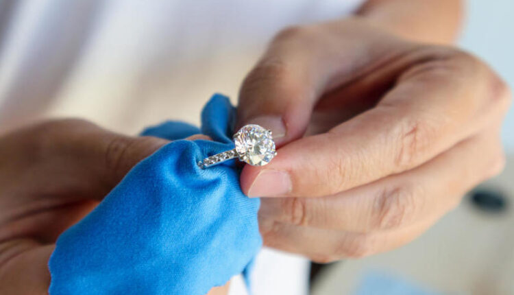 طريقة تنظيف خاتم الماس