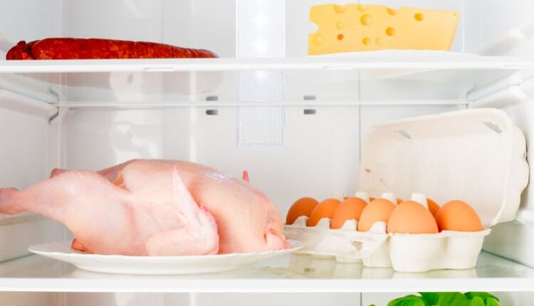 ما مدة حفظ الدجاج في الثلاجة