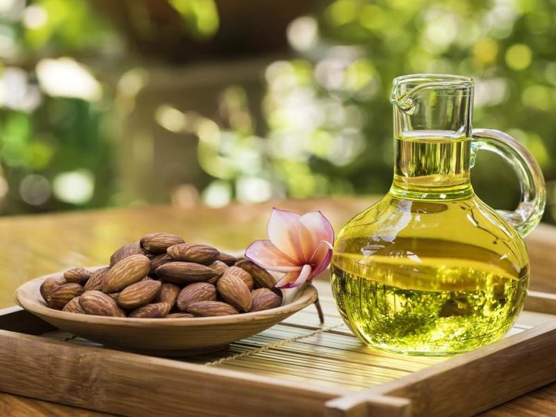 وصفة زيت اللوز الحلو لتقشير الجسم