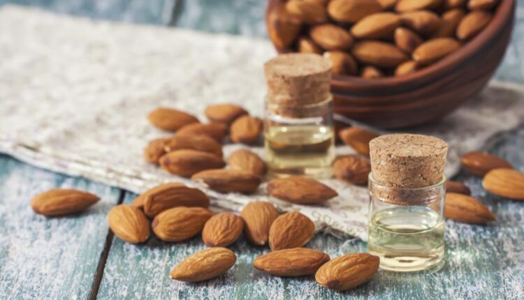 وصفة زيت اللوز الحلو لتقشير الجسم
