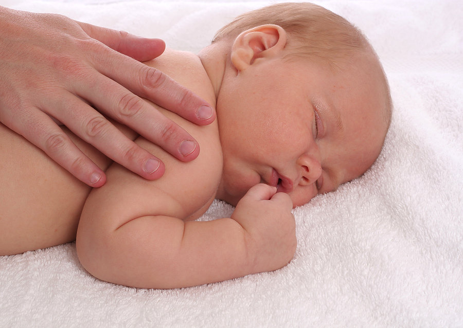 علاج مغص الاطفال الرضع حديثي الولاده