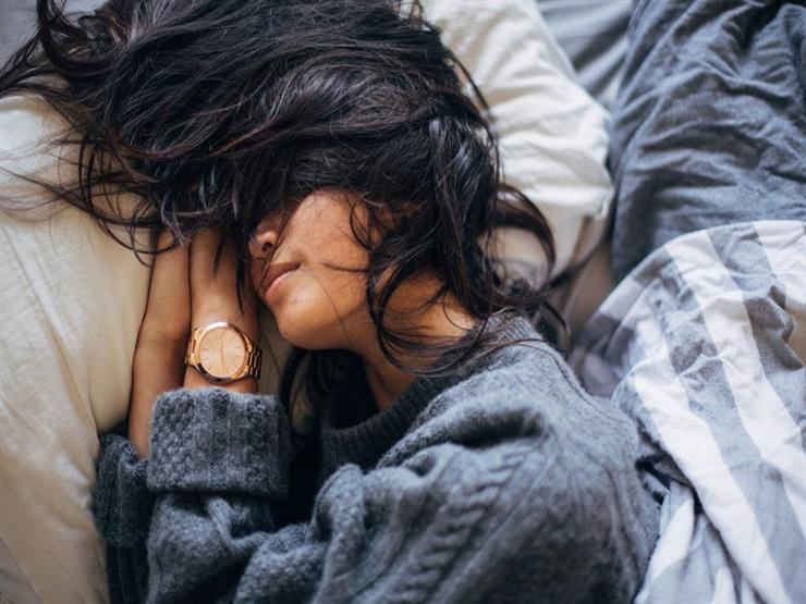 الطريقة الصحيحة لربط الشعر أثناء النوم